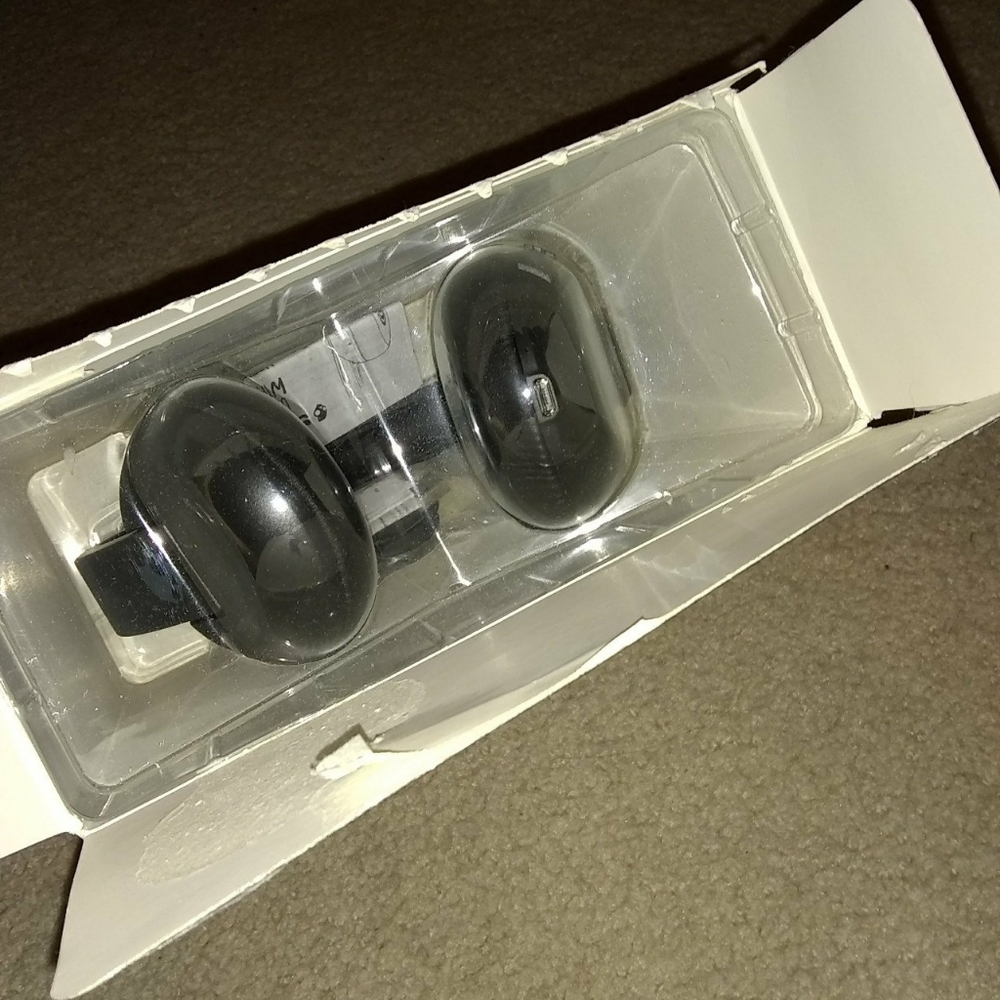 Brand new in box Skullcandy Bluetooth headphones - Picture 4 of 4